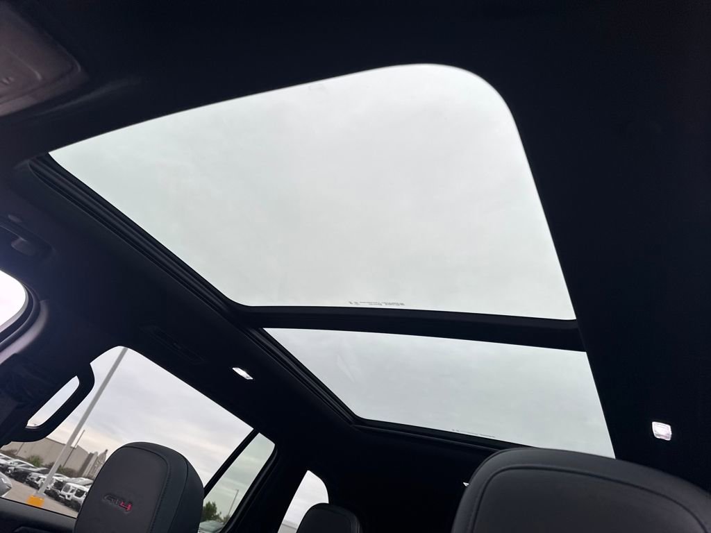 Used 2025 GMC Acadia AT4 w/ Super Cruise Package image 19