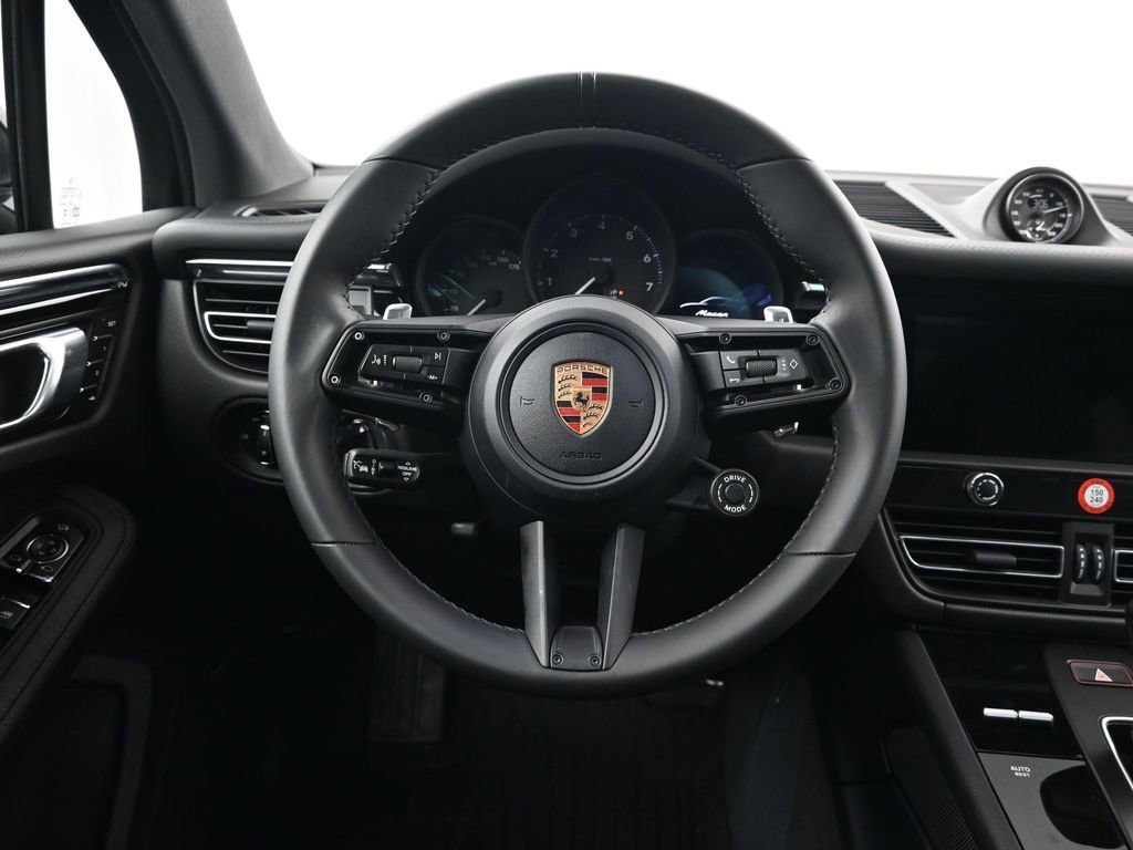Certified 2026 Porsche Macan AWD/4WD image 13