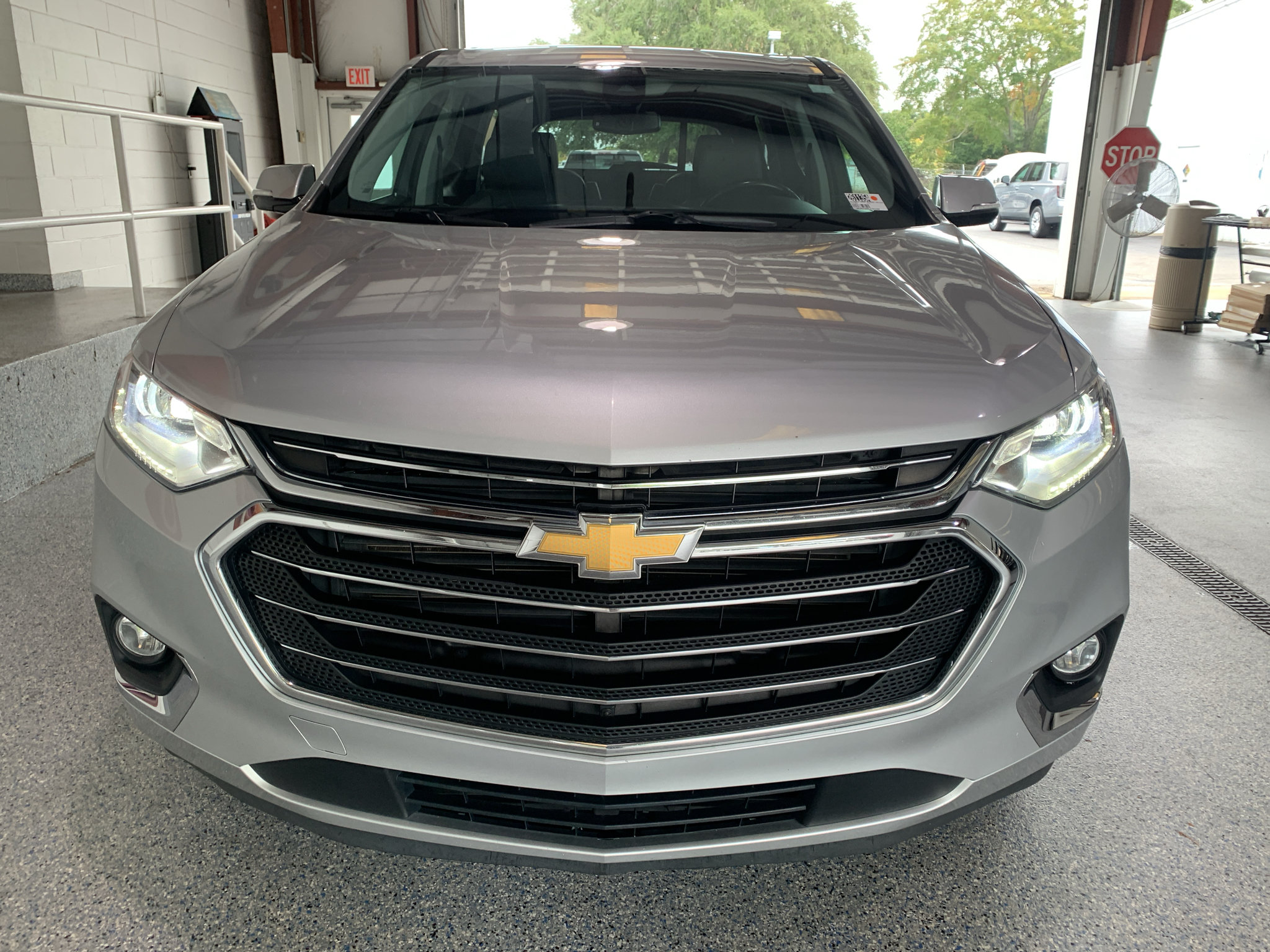 Used 2019 Chevrolet Traverse Premier w/ Driver Confidence II Package FWD image 2