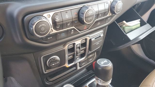 Certified 2022 Jeep Wrangler Unlimited Sahara w/ Cold Weather Group image 19