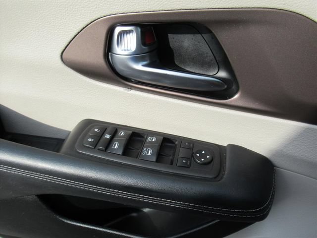 Certified 2023 Chrysler Voyager LX FWD image 19