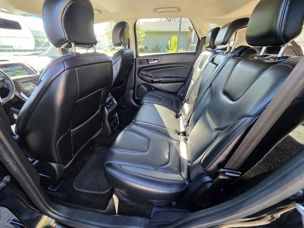 Used 2017 Ford Edge Titanium w/ Technology Package FWD image 19