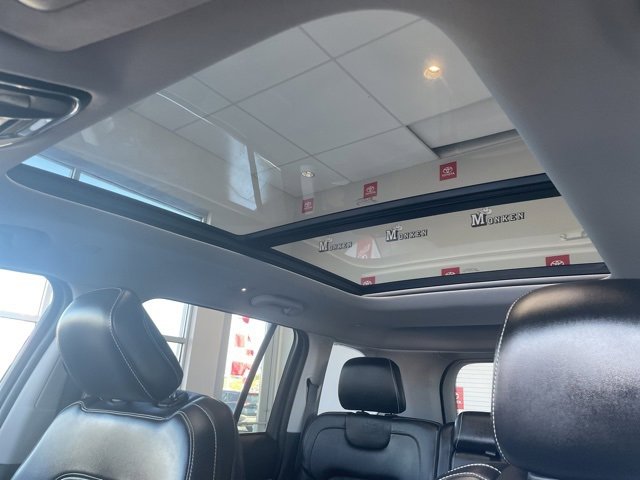 Used 2023 Jeep Grand Cherokee Limited image 18