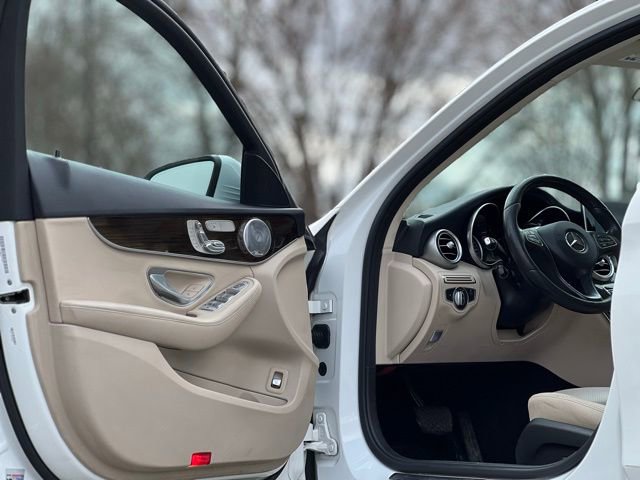 Used 2018 Mercedes-Benz C 300 4MATIC Sedan image 9