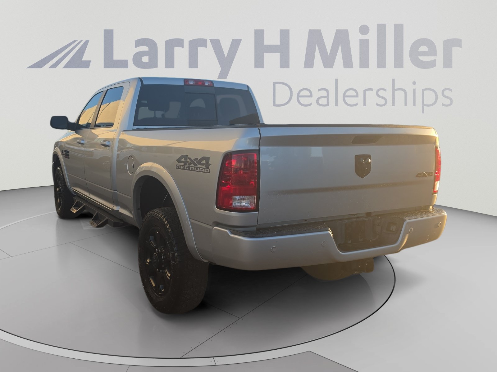 Used 2017 RAM 2500 Big Horn w/ Sport Appearance Group AWD/4WD image 3