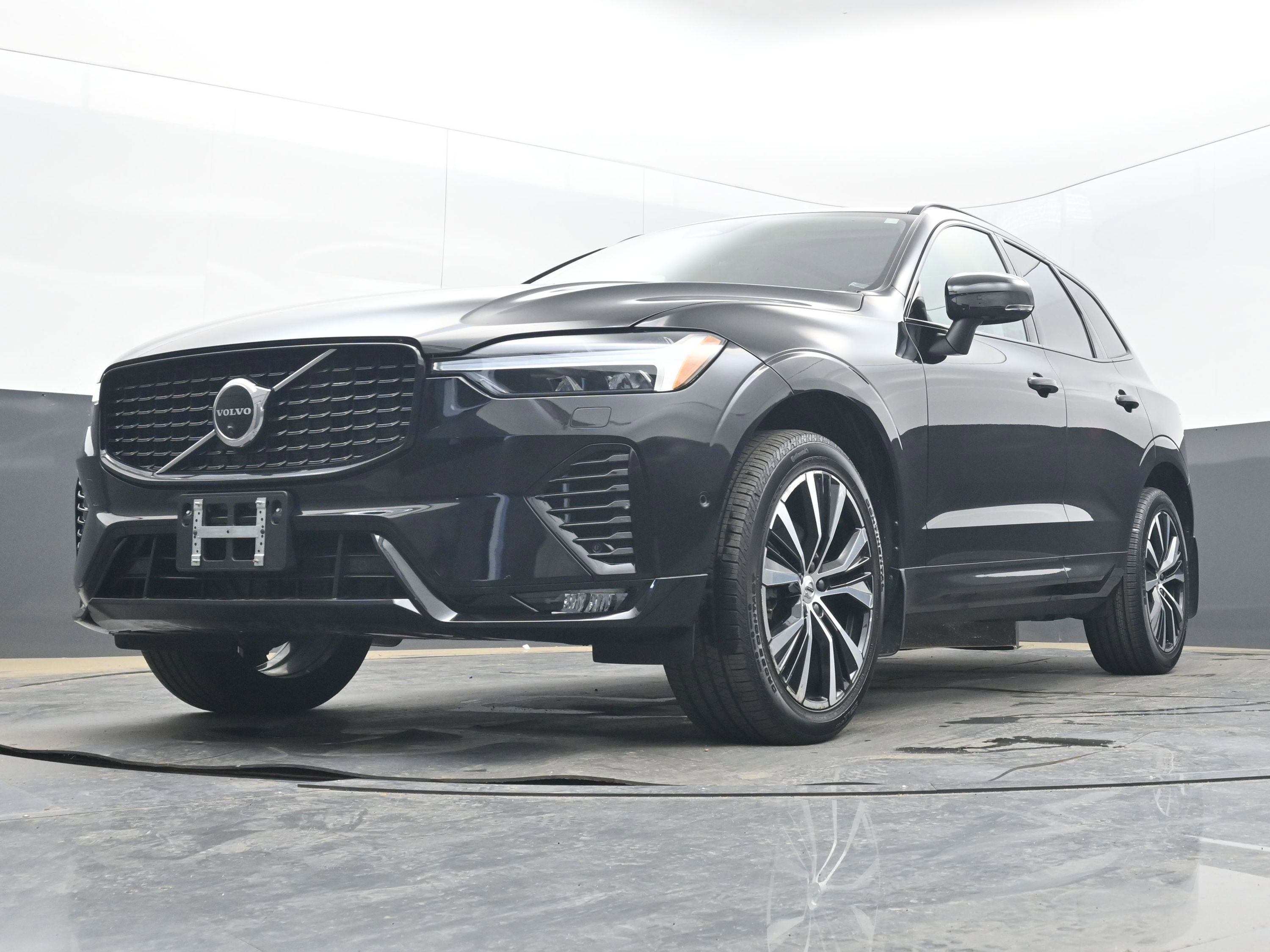 Used 2023 Volvo XC60 B5 Plus w/ Climate Package image 23