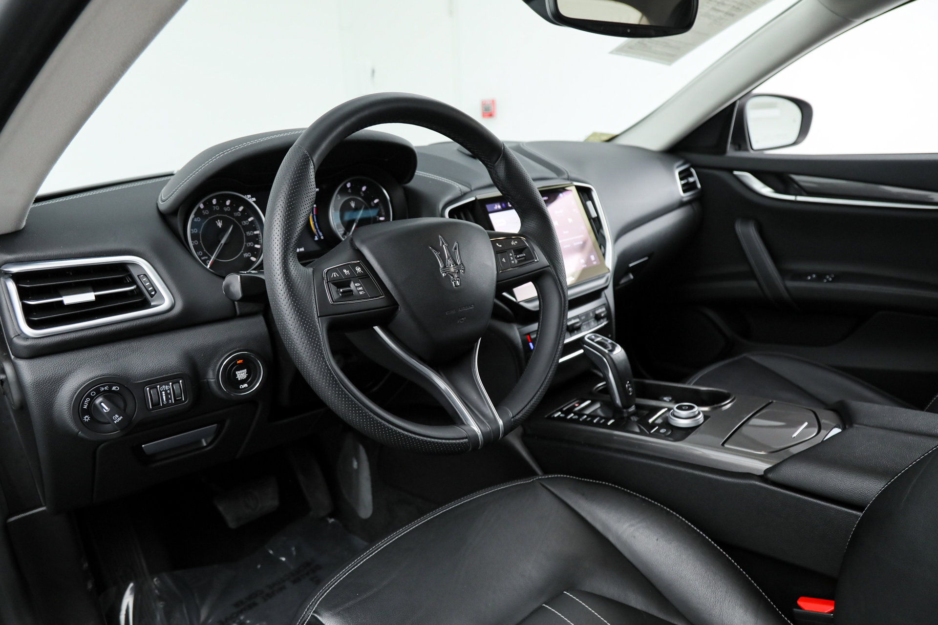 Used 2021 Maserati Ghibli S Q4 AWD/4WD image 17