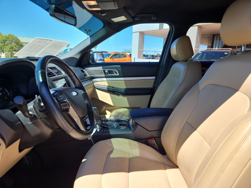 Used 2017 Ford Explorer XLT w/ Equipment Group 202A FWD image 18