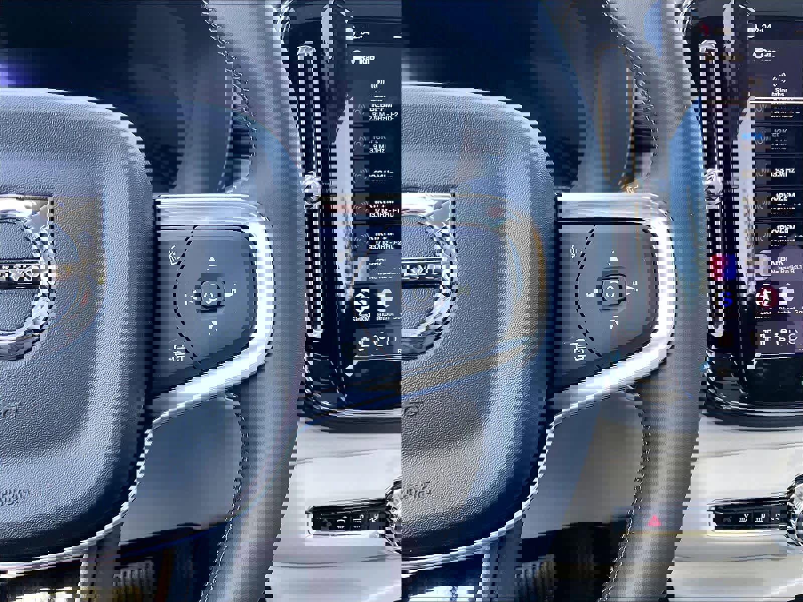 New 2026 Volvo XC40 B4 Plus w/ Protection Package Premier image 18