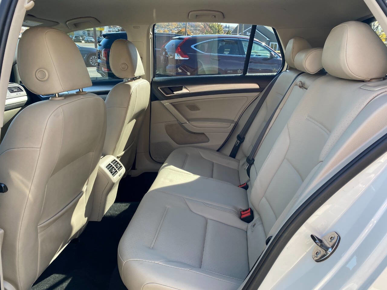 Used 2015 Volkswagen Golf TDI S image 19