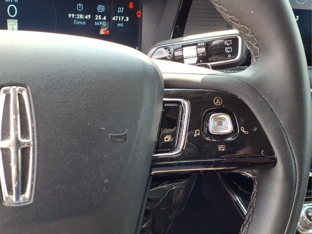 Used 2023 Lincoln Corsair AWD image 7