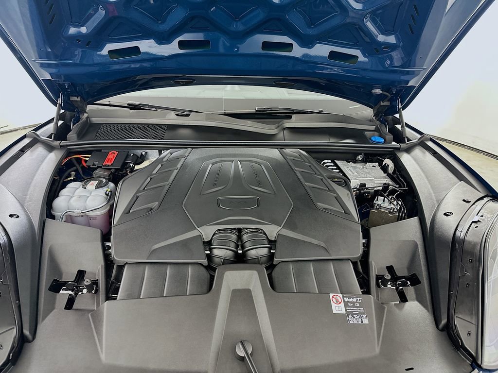 New 2025 Porsche Cayenne GTS image 31