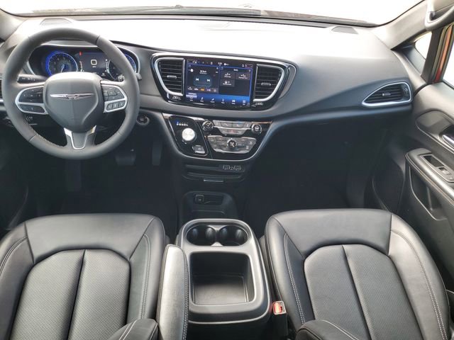 Used 2025 Chrysler Pacifica Select image 31
