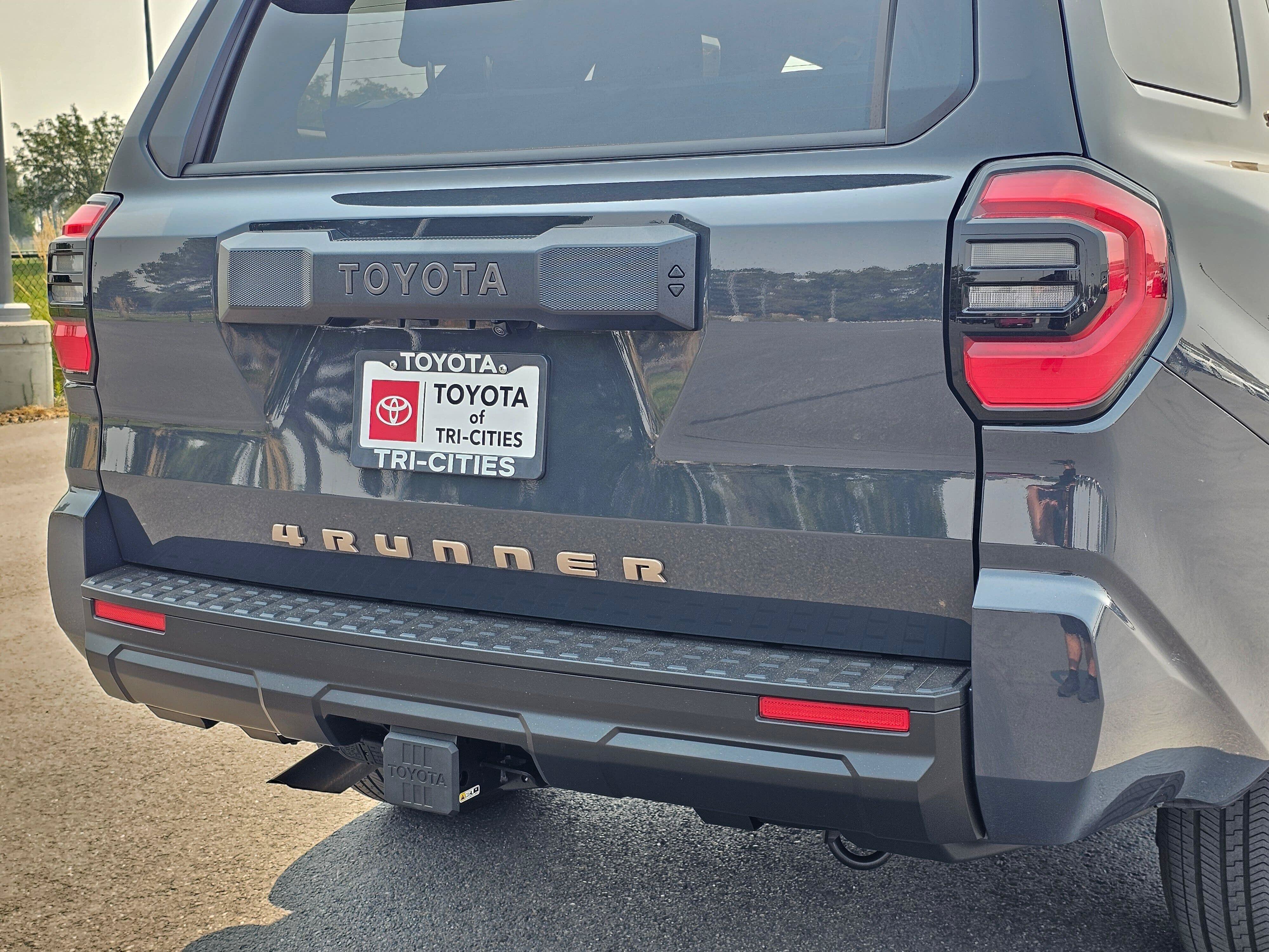 Used 2025 Toyota 4Runner SR5 AWD/4WD image 13