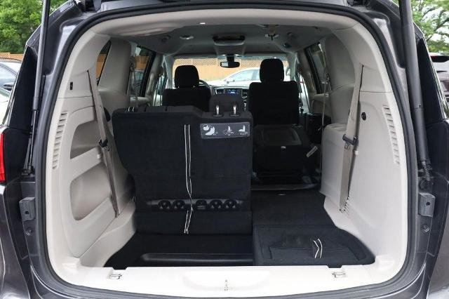 Used 2019 Chrysler Pacifica Touring Plus w/ Tire & Wheel Group FWD image 8