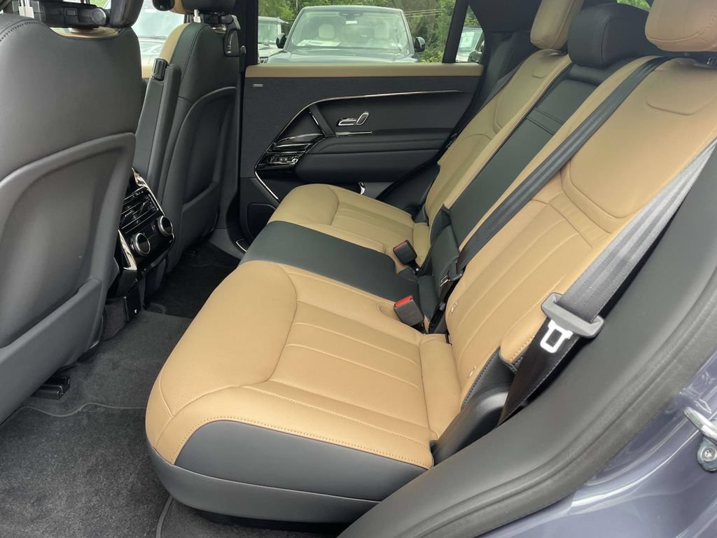 New 2026 Land Rover Range Rover Sport Dynamic SE AWD/4WD image 16