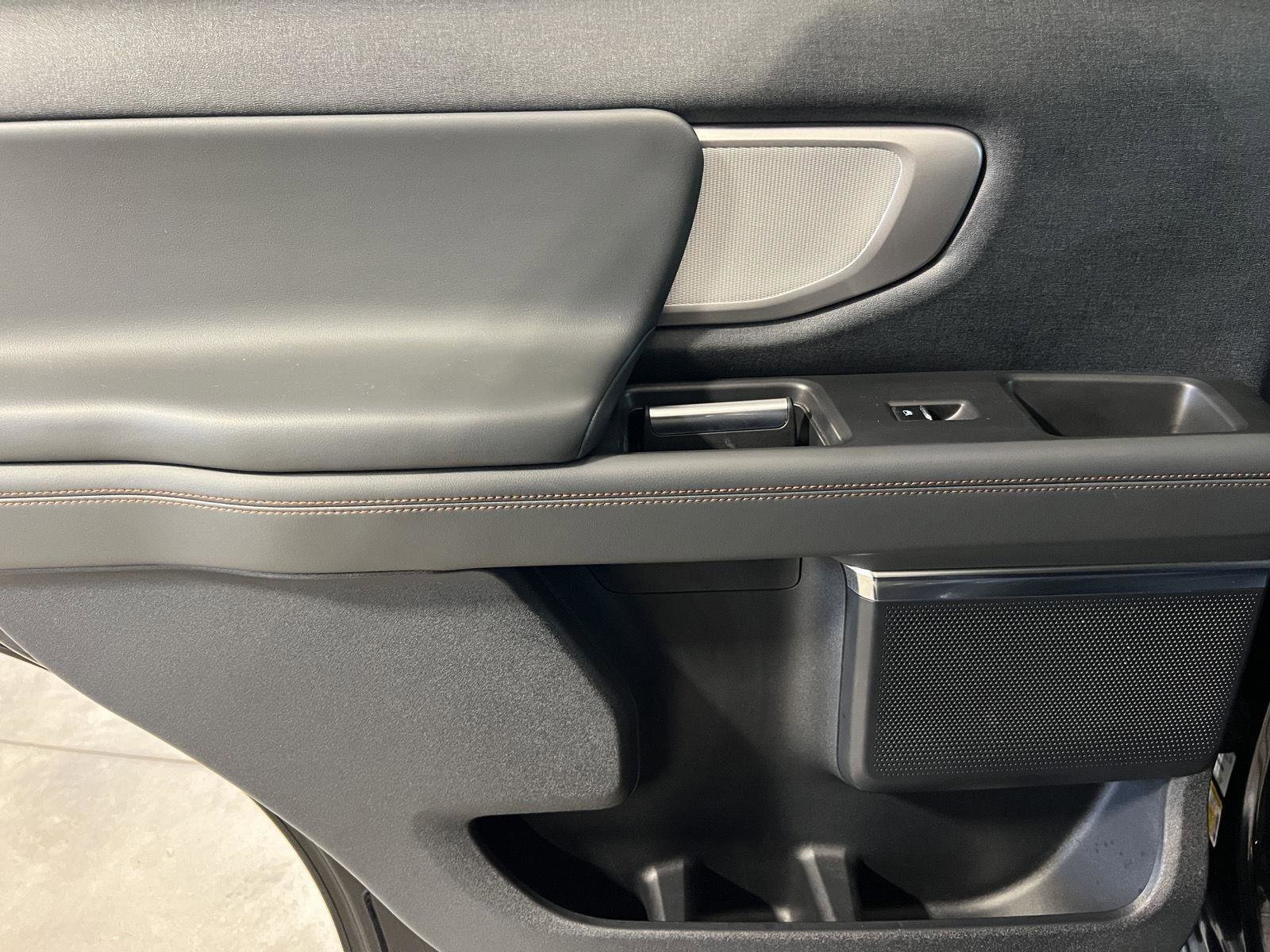 Used 2025 Ford Expedition Active image 28