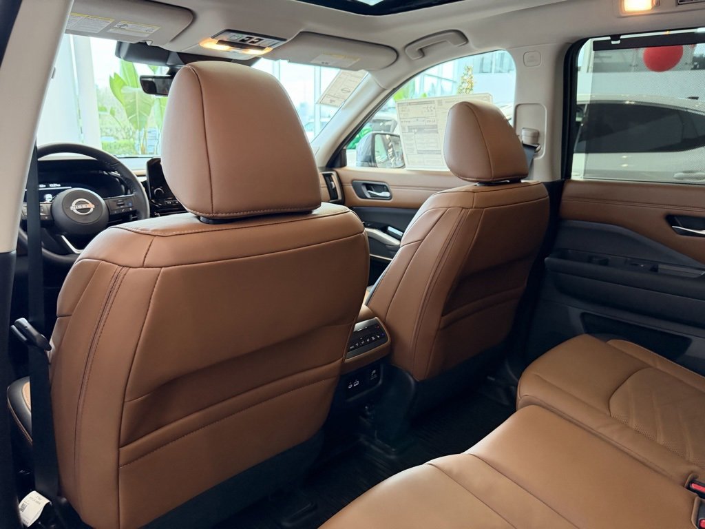 New 2025 Nissan Pathfinder Platinum w/ Cargo Package image 33