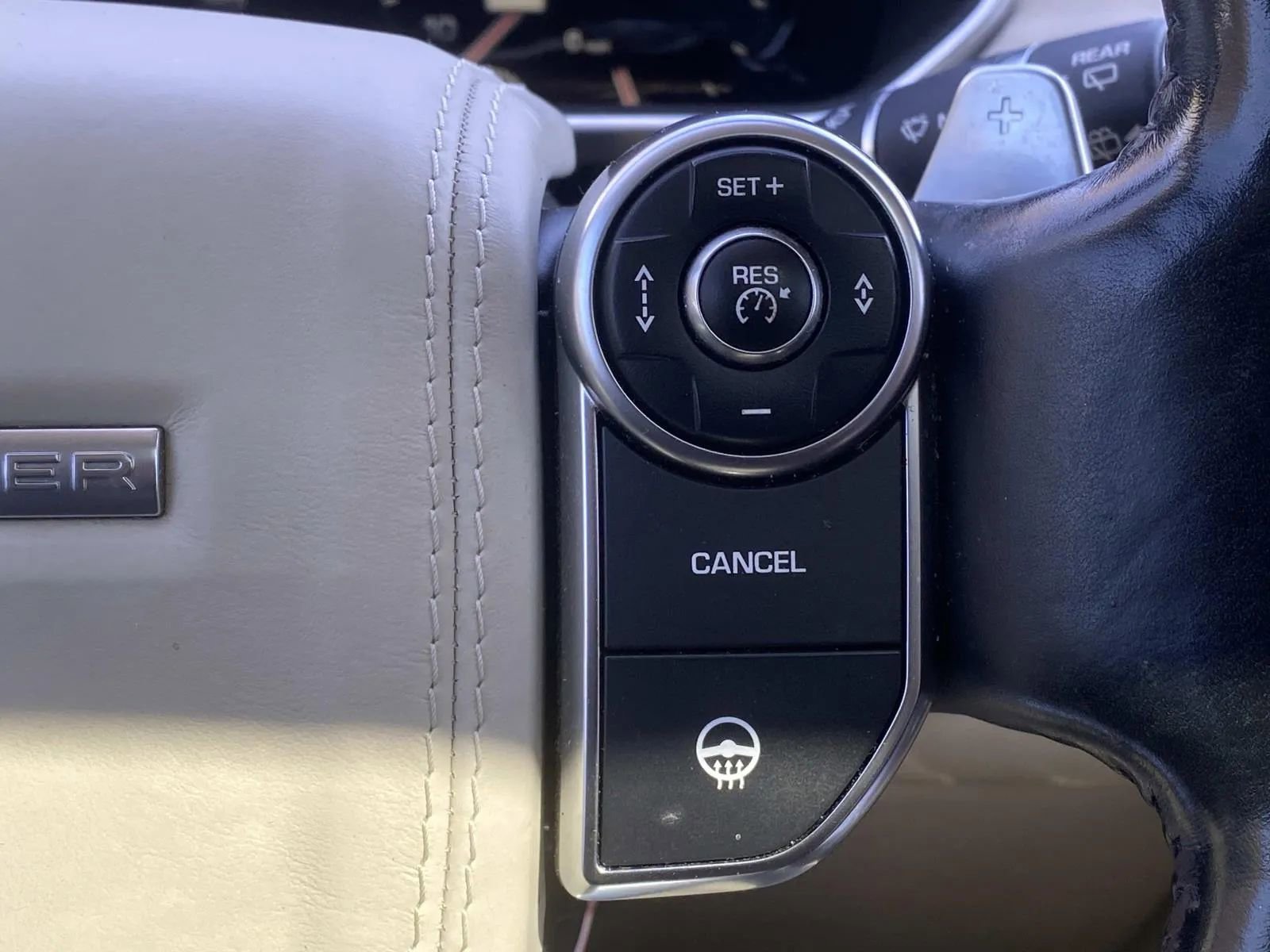 Used 2016 Land Rover Range Rover Autobiography image 23