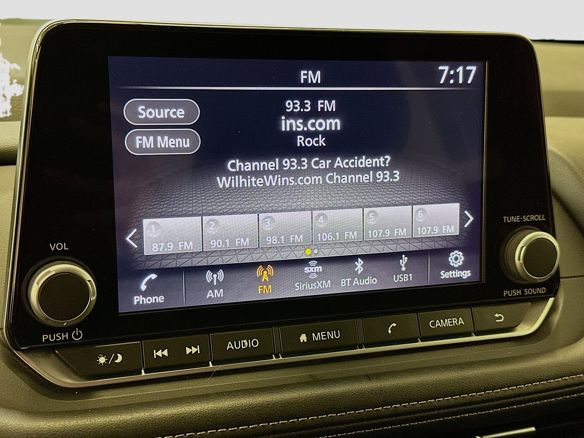 Used 2025 Nissan Rogue SV image 21