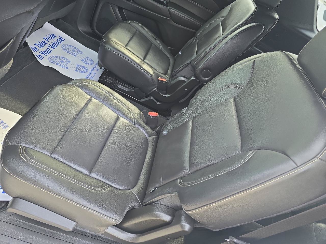 Used 2023 Chevrolet Traverse LT FWD image 16
