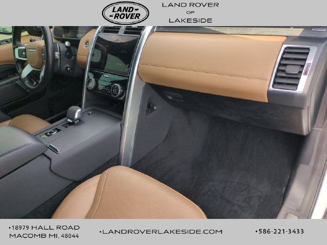 Used 2023 Land Rover Discovery Metropolitan Edition AWD/4WD image 19