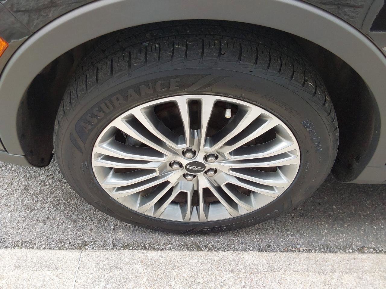 Used 2017 Lincoln MKX Reserve image 11