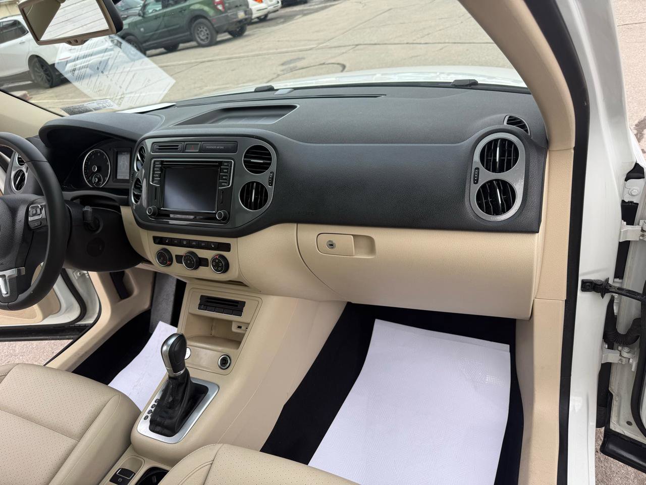 Used 2016 Volkswagen Tiguan SE image 51