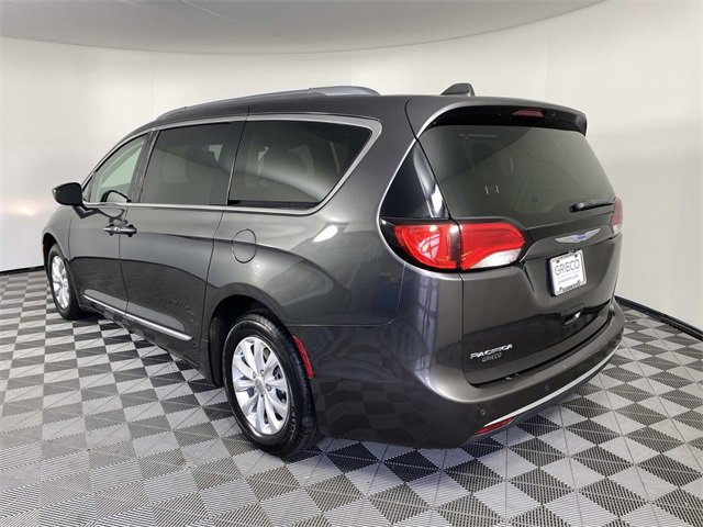 Used 2018 Chrysler Pacifica Touring-L image 6