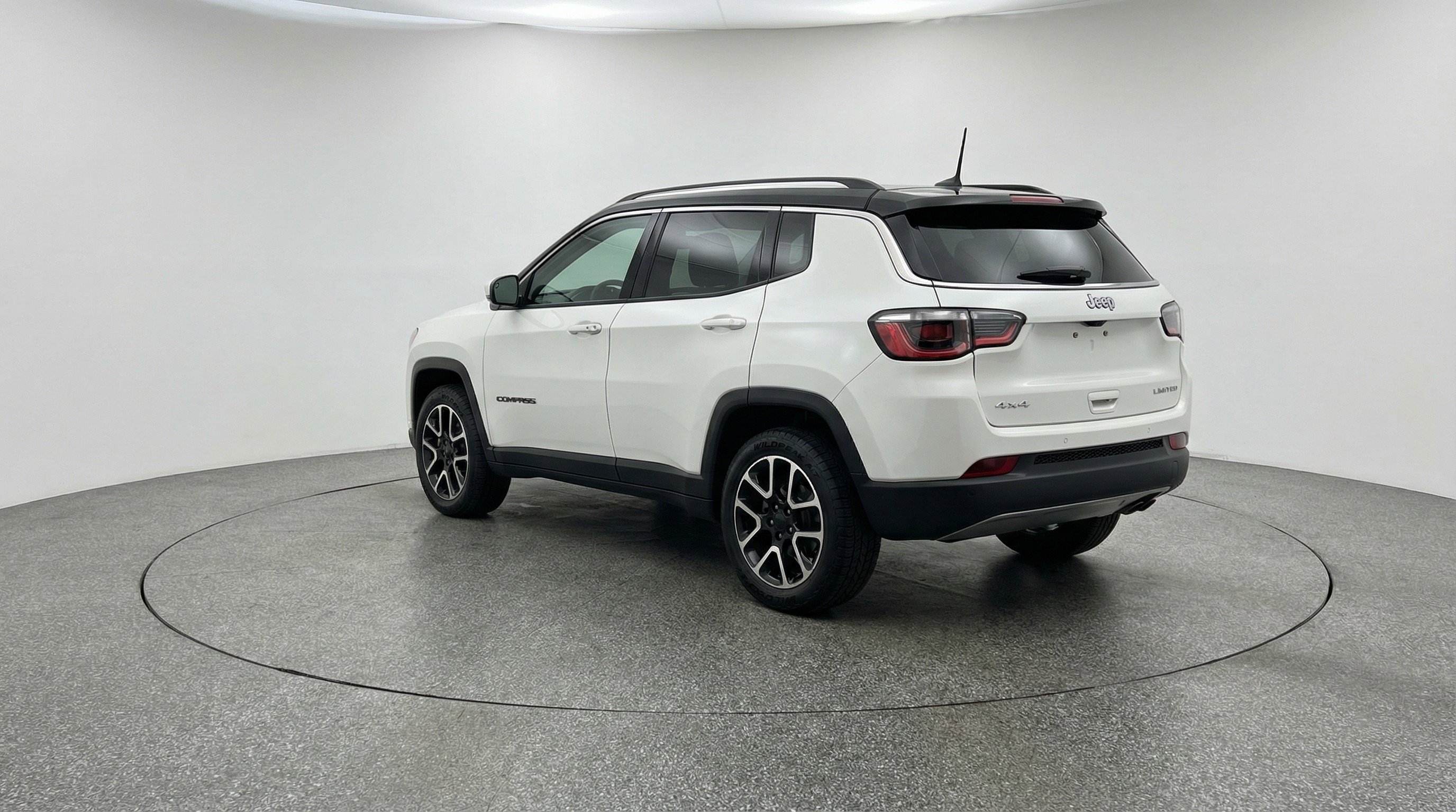 Used 2025 Jeep Compass Trailhawk AWD/4WD image 6