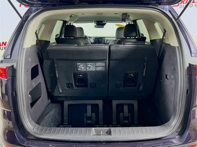 Used 2024 Kia Carnival LX image 24