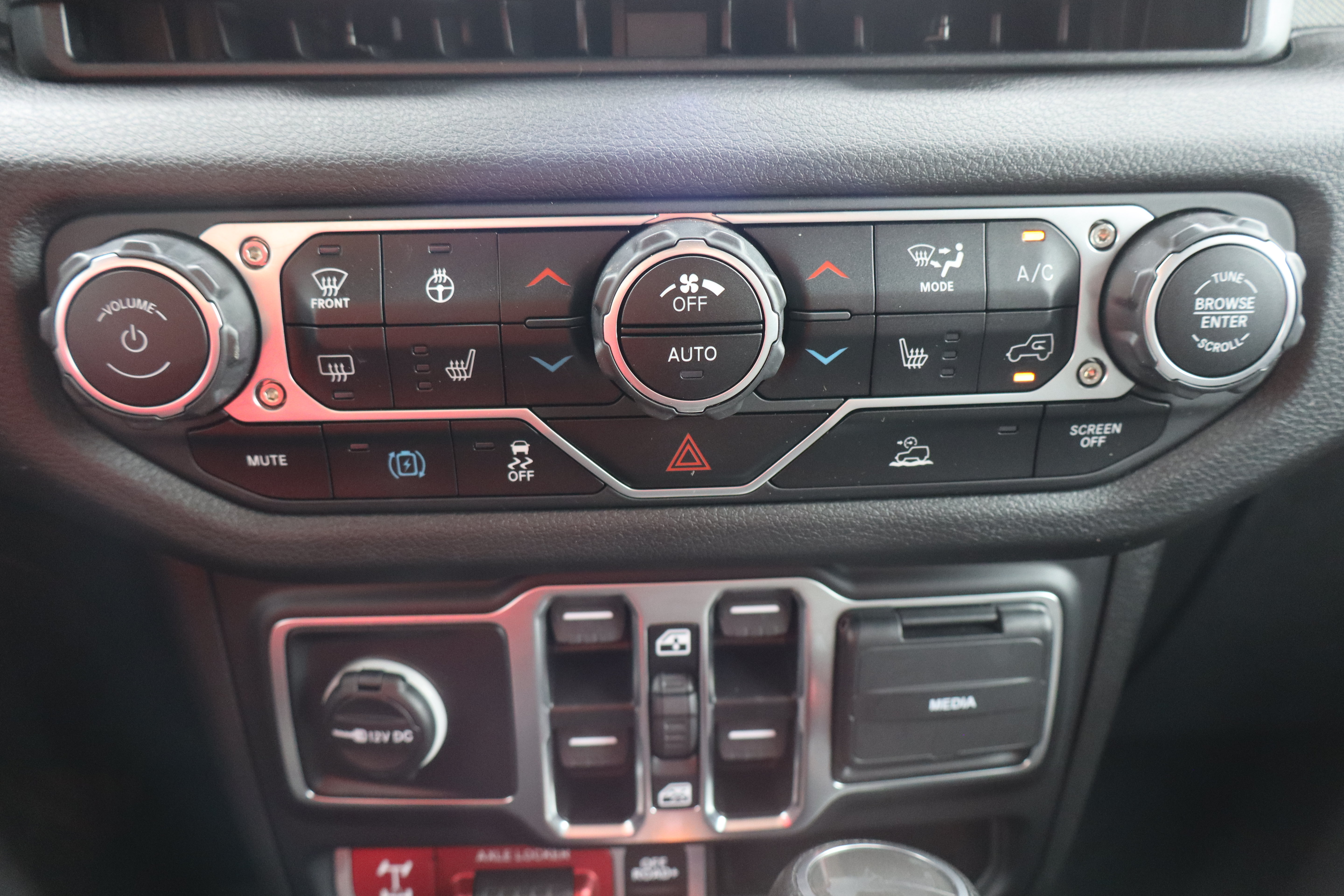 Used 2024 Jeep Wrangler Unlimited AWD/4WD image 23
