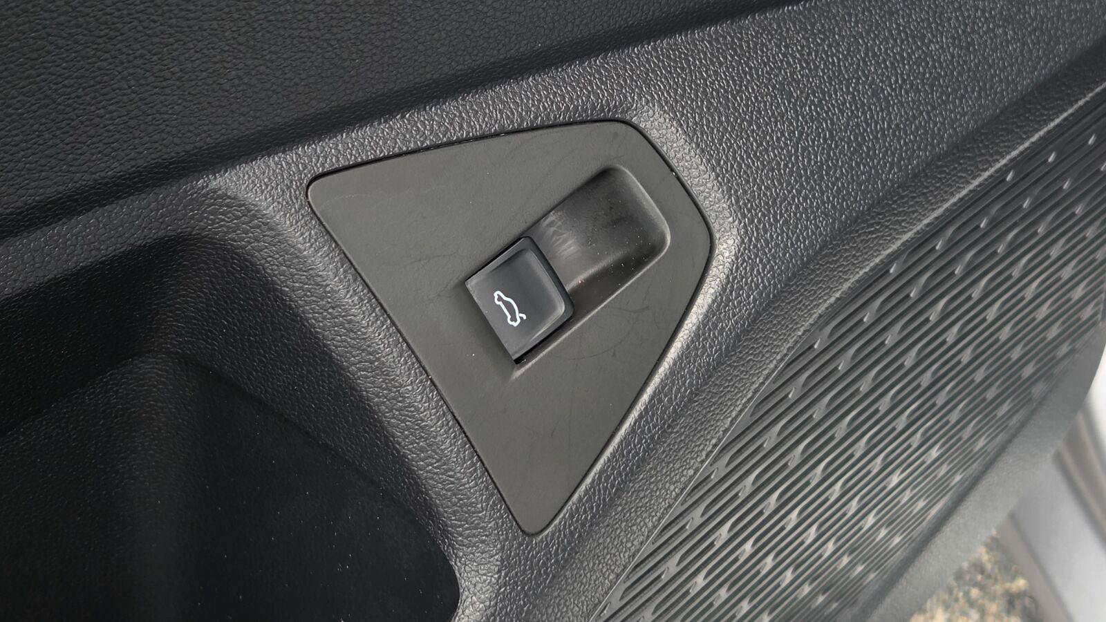 Certified 2025 Volkswagen Jetta Sport FWD image 21