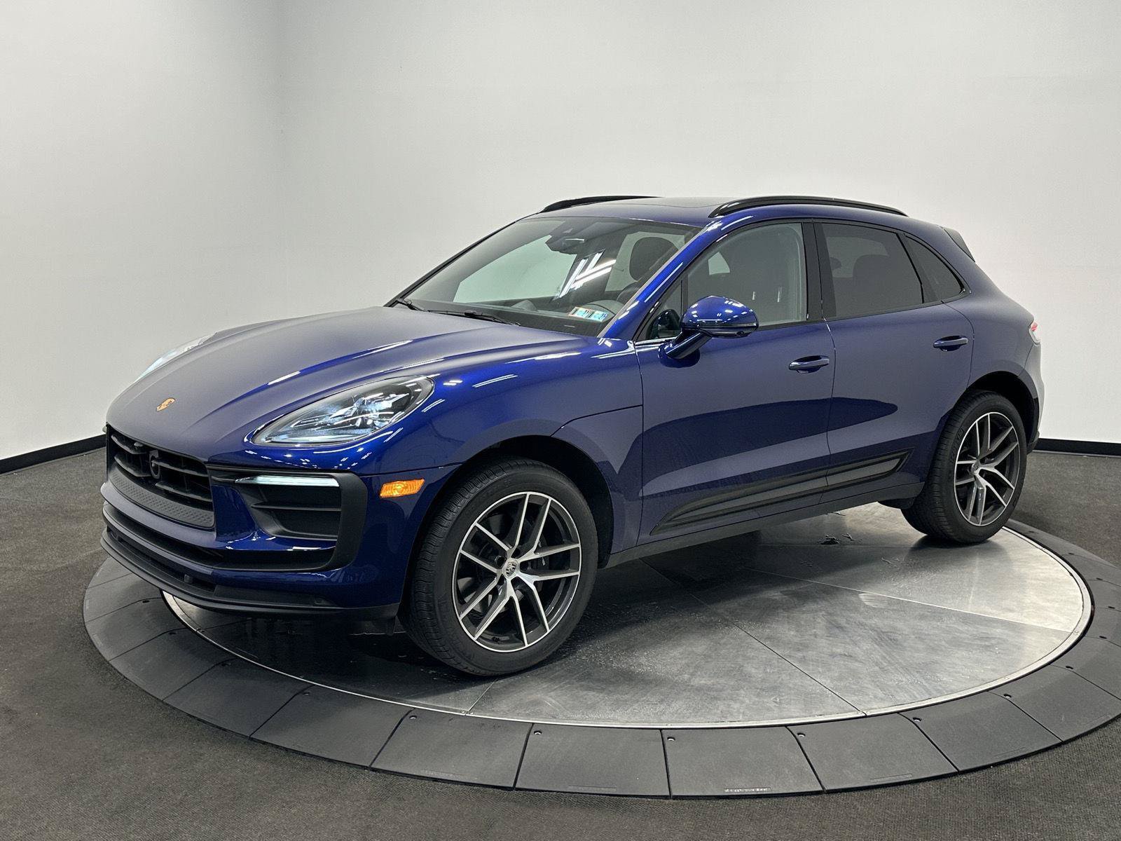 Certified 2026 Porsche Macan AWD/4WD image 1