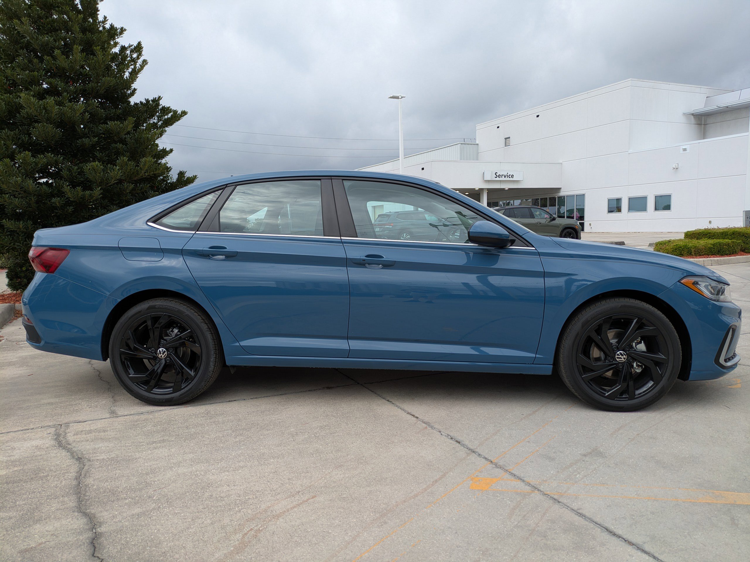 New 2026 Volkswagen Jetta SE image 3