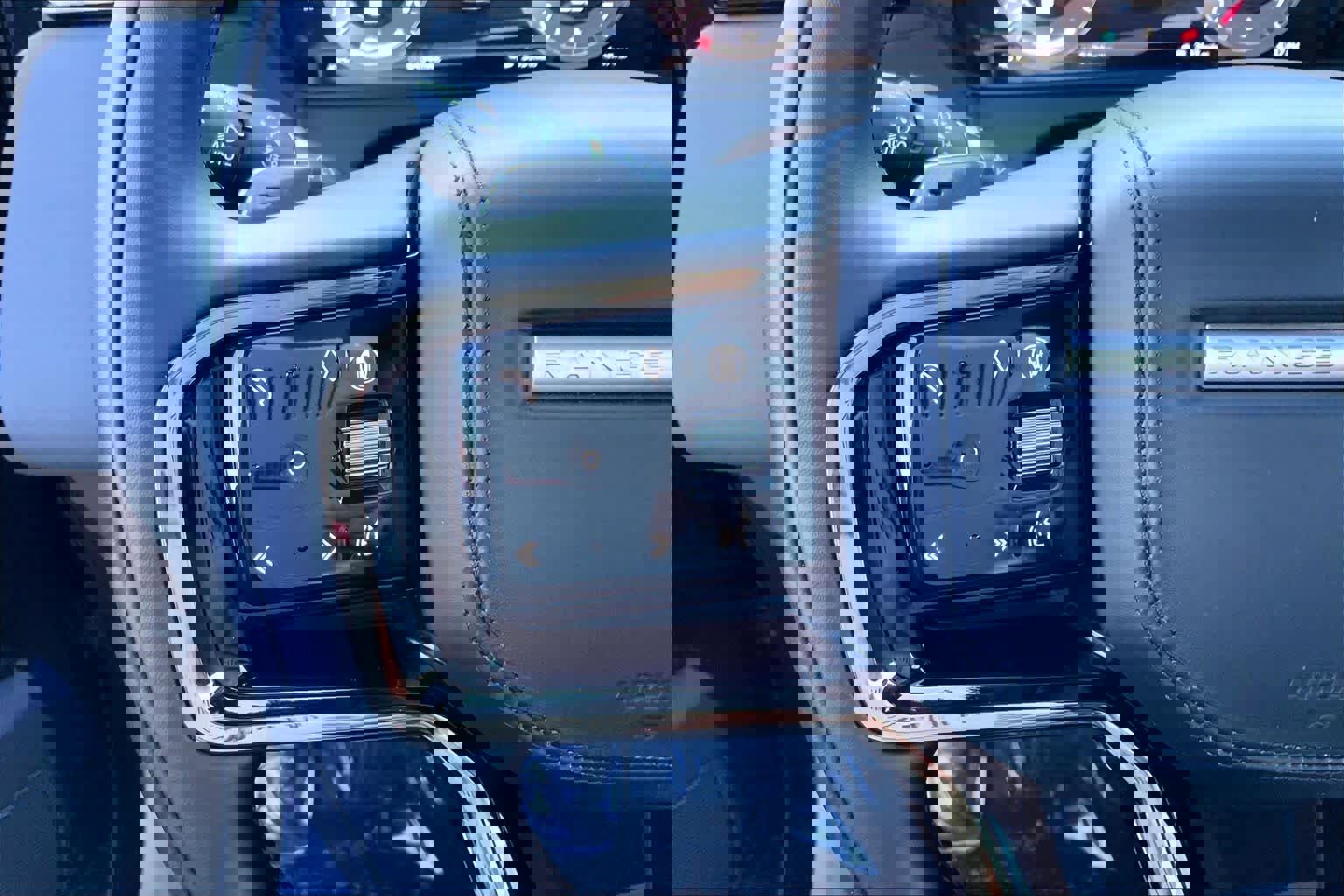 Certified 2026 Land Rover Range Rover Velar Dynamic SE image 23