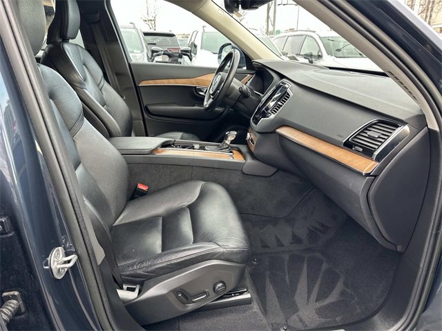 Used 2022 Volvo XC90 T6 Momentum image 10