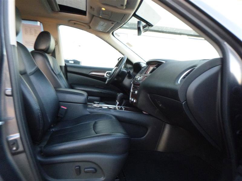 Used 2017 Nissan Pathfinder Platinum w/ Cargo Package image 10