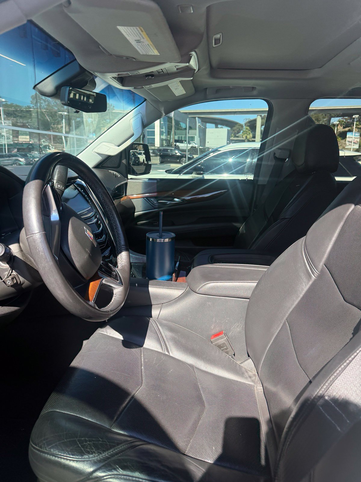 Used 2019 Cadillac Escalade ESV Premium Luxury RWD image 2