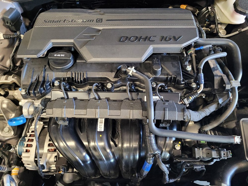 Used 2025 Hyundai Elantra SE image 30