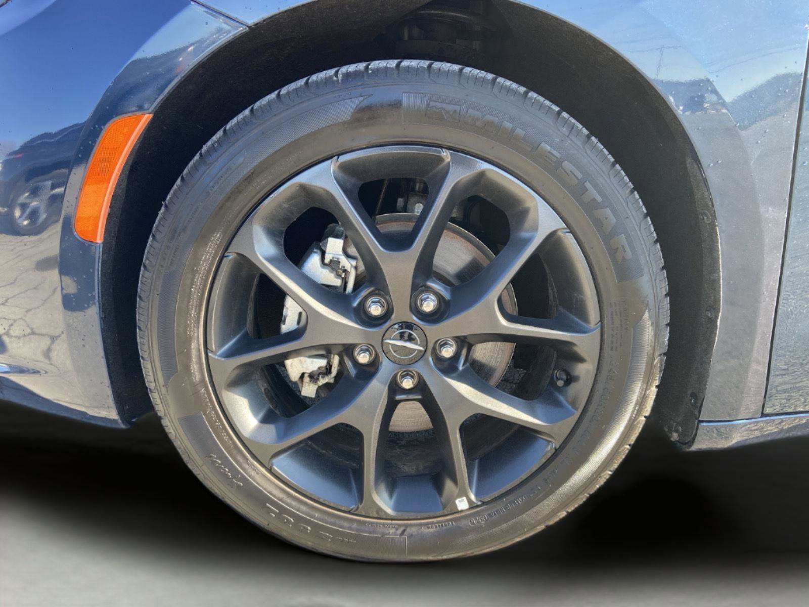 Used 2025 Chrysler Pacifica Limited image 80