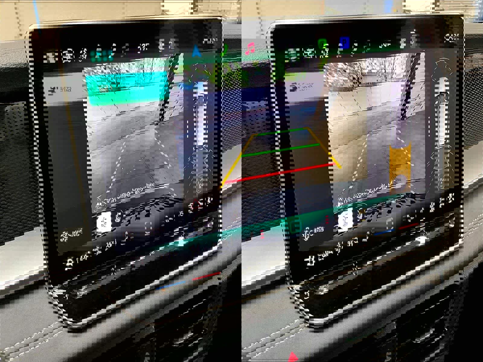 Certified 2025 Volkswagen Tiguan SE w/ Panoramic Sunroof Package image 23