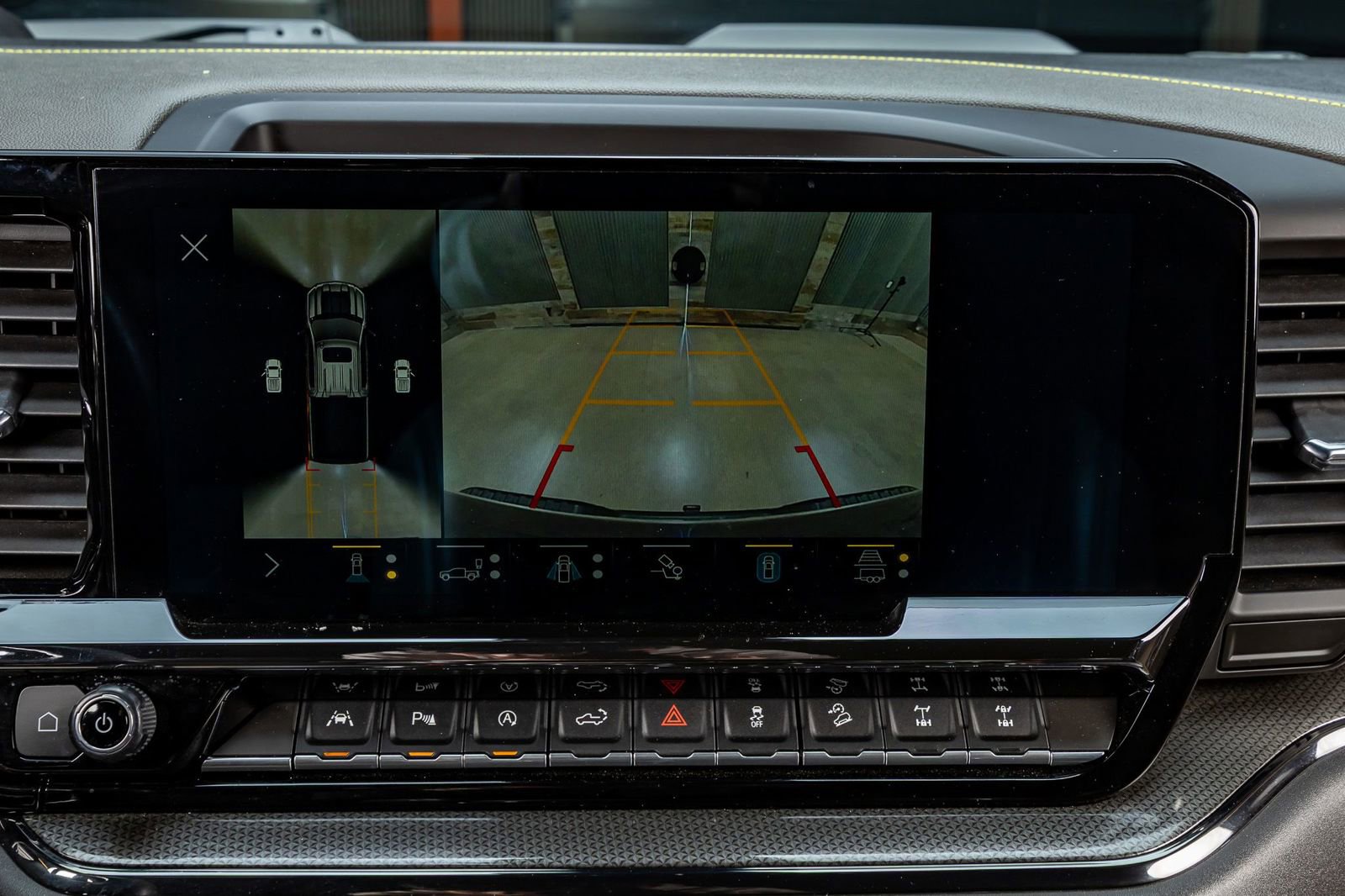 Used 2022 Chevrolet Silverado 1500 ZR2 w/ Technology Package image 26