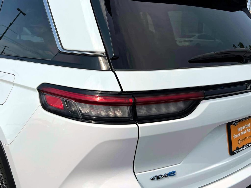 Used 2022 Jeep Grand Cherokee Limited 4xe image 8