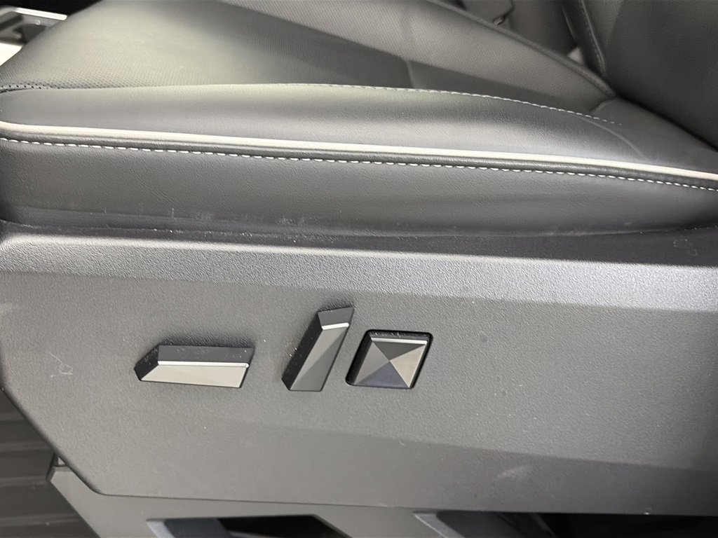 Used 2025 Tesla Cybertruck AWD Crew Cab image 23