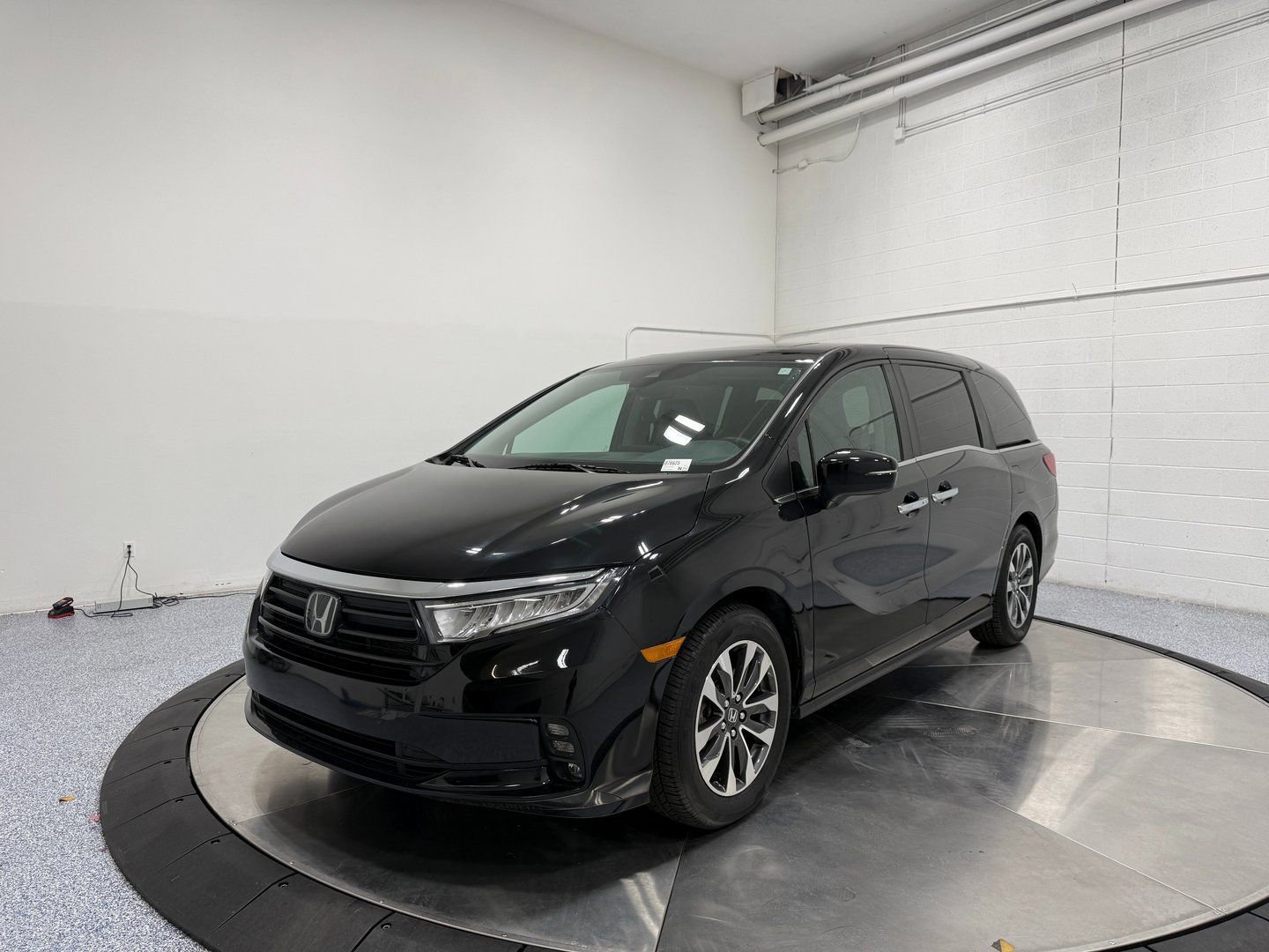 Used 2023 Honda Odyssey EX-L image 3