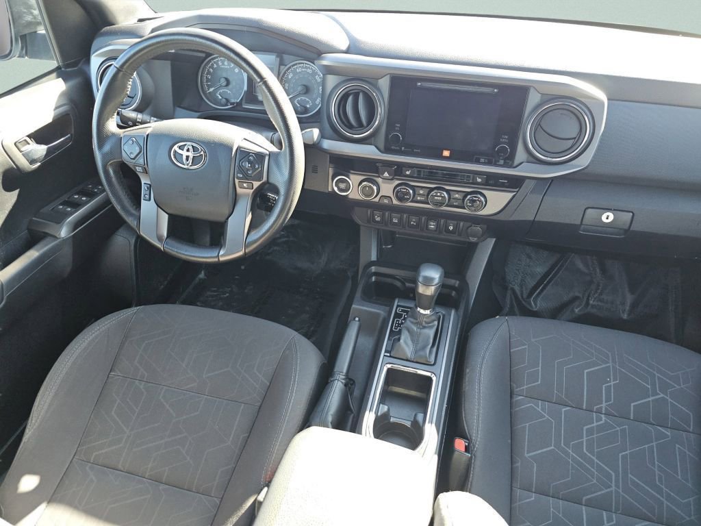 Used 2017 Toyota Tacoma TRD Sport AWD/4WD image 31