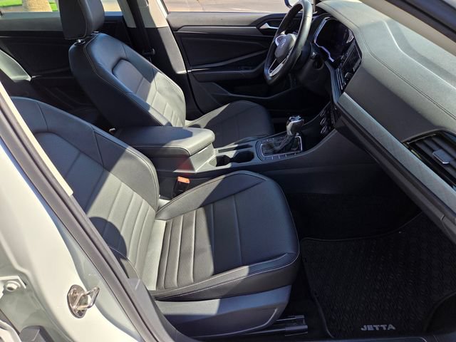 Certified 2023 Volkswagen Jetta SE w/ Panoramic Sunroof Package FWD image 18
