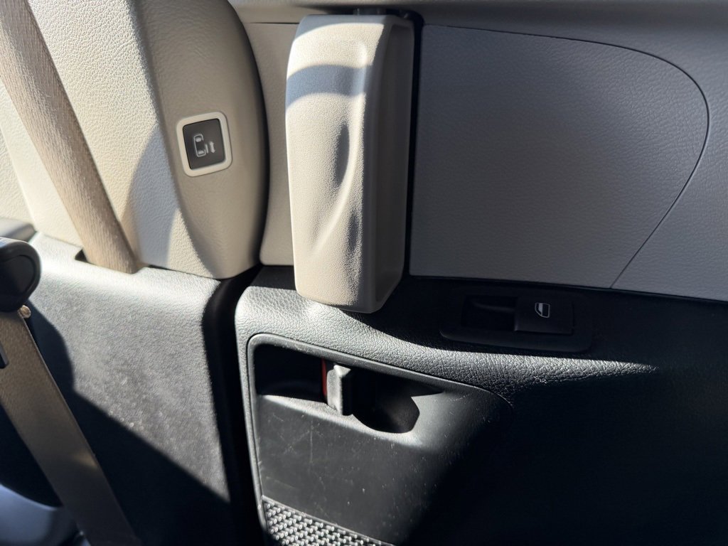 Used 2022 Chrysler Pacifica Touring-L image 35