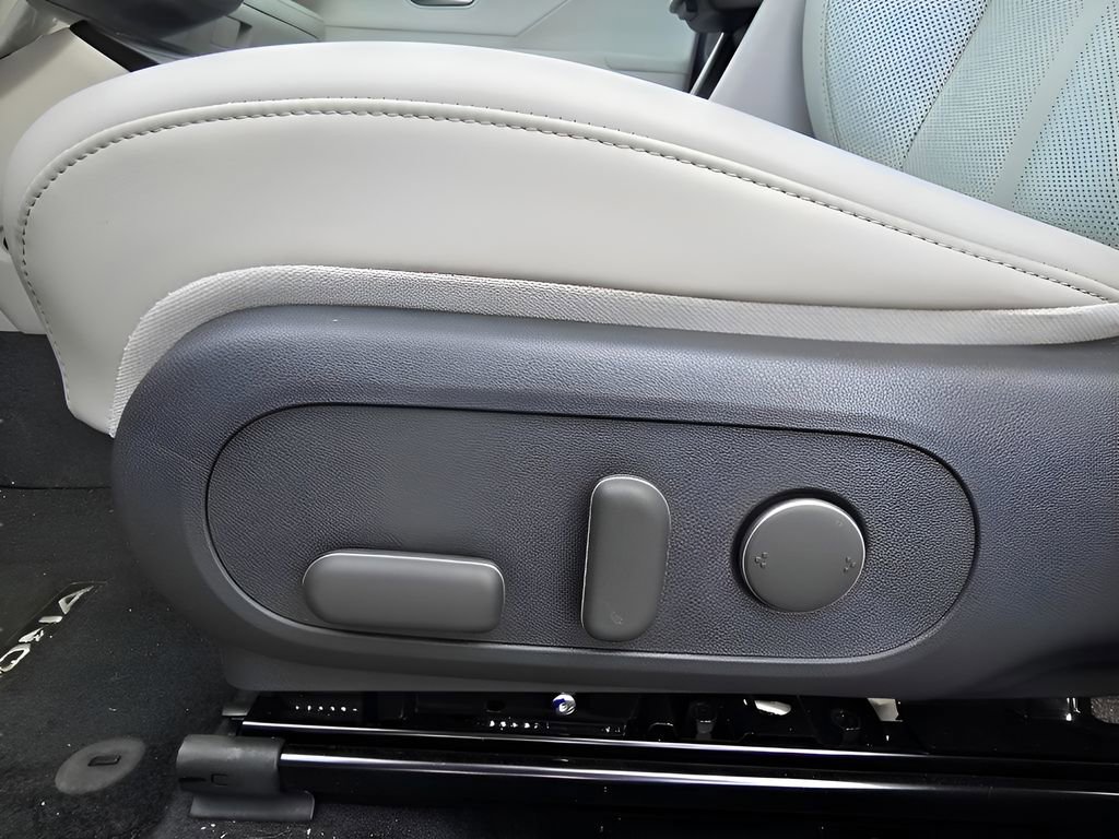 Used 2024 Hyundai Kona Limited image 15